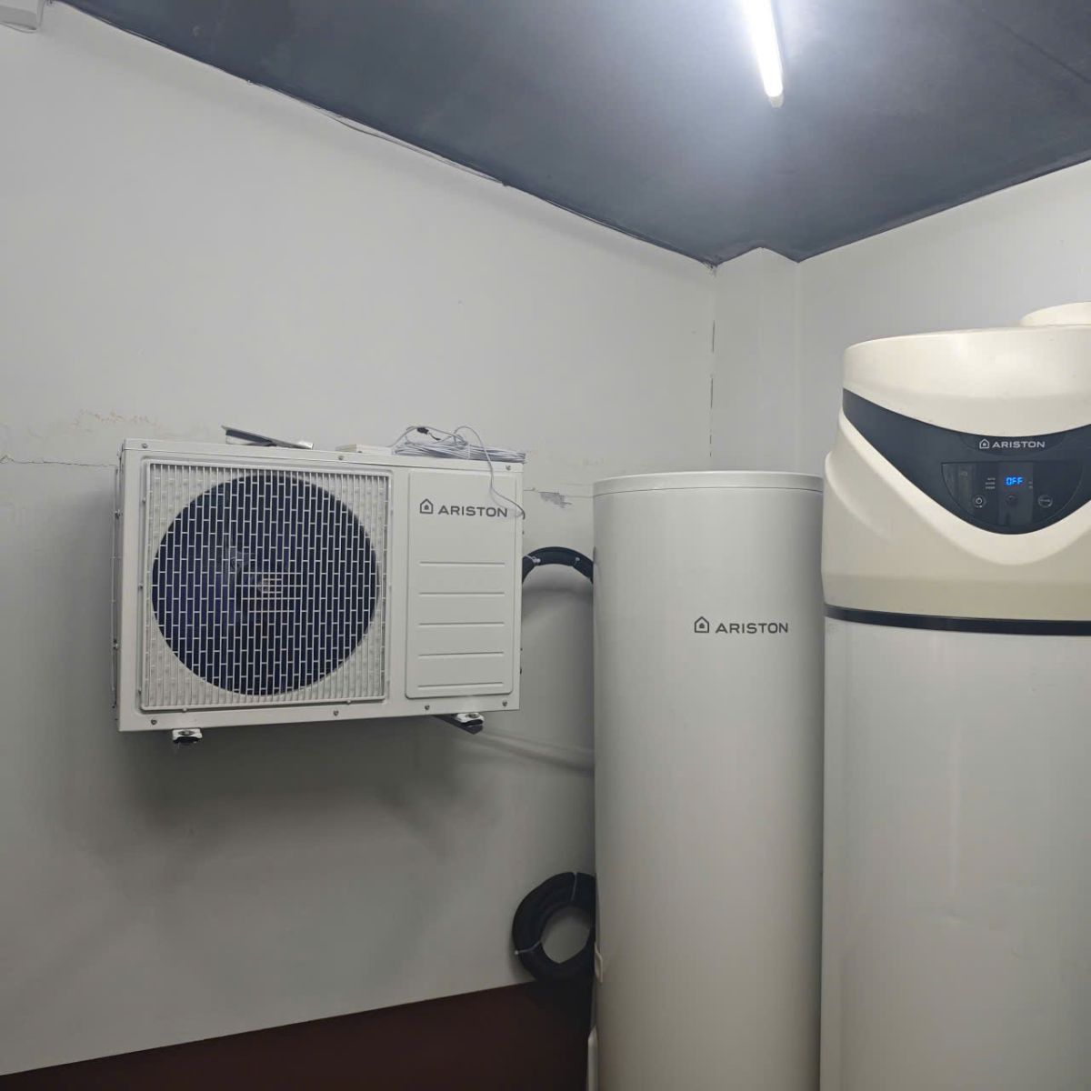 máy bơm nhiệt ariston 300L