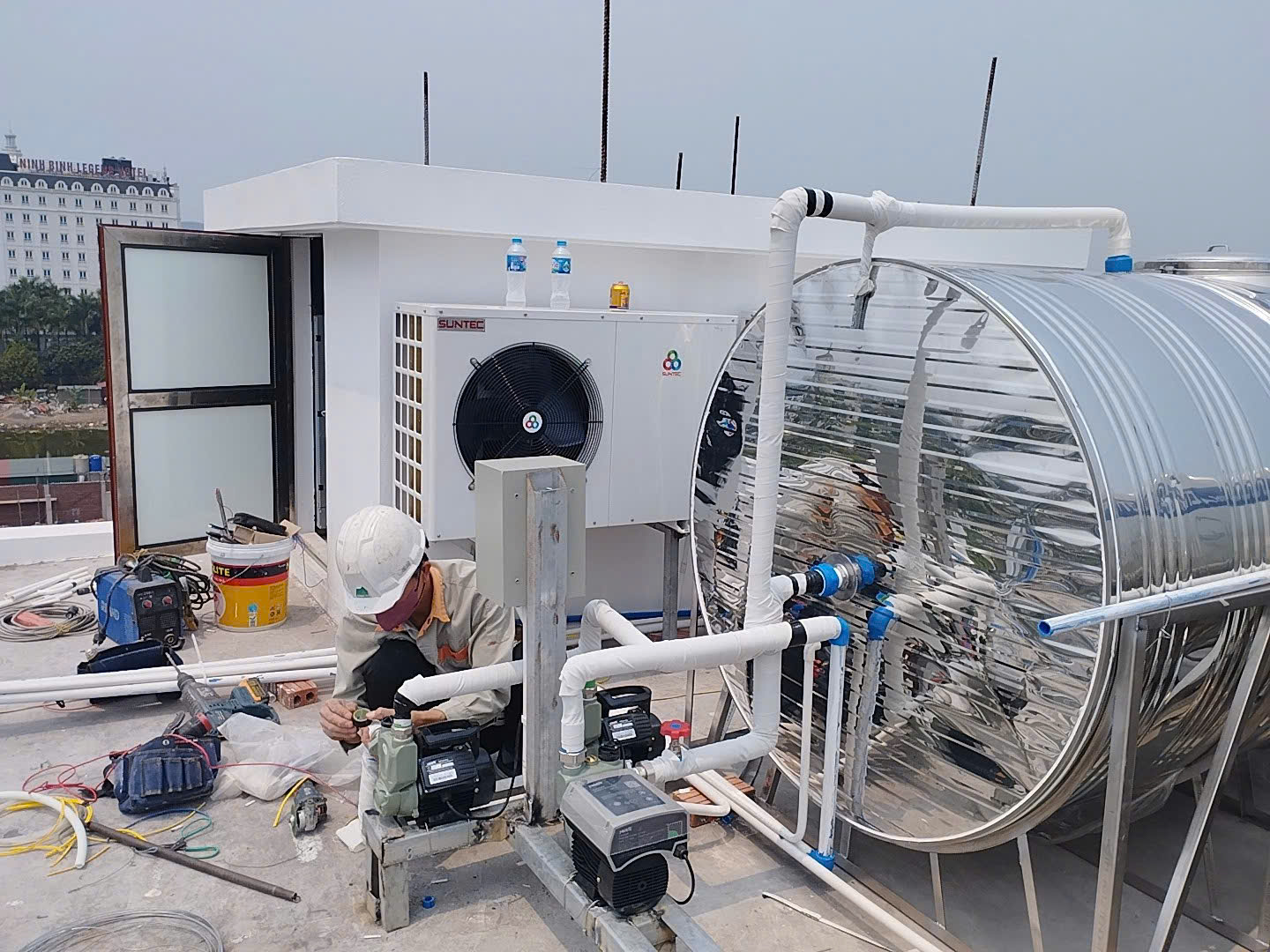 Tối ưu hóa chi phí vận hành với máy bơm nhiệt cho khách sạn – Giải pháp nước nóng tiết kiệm