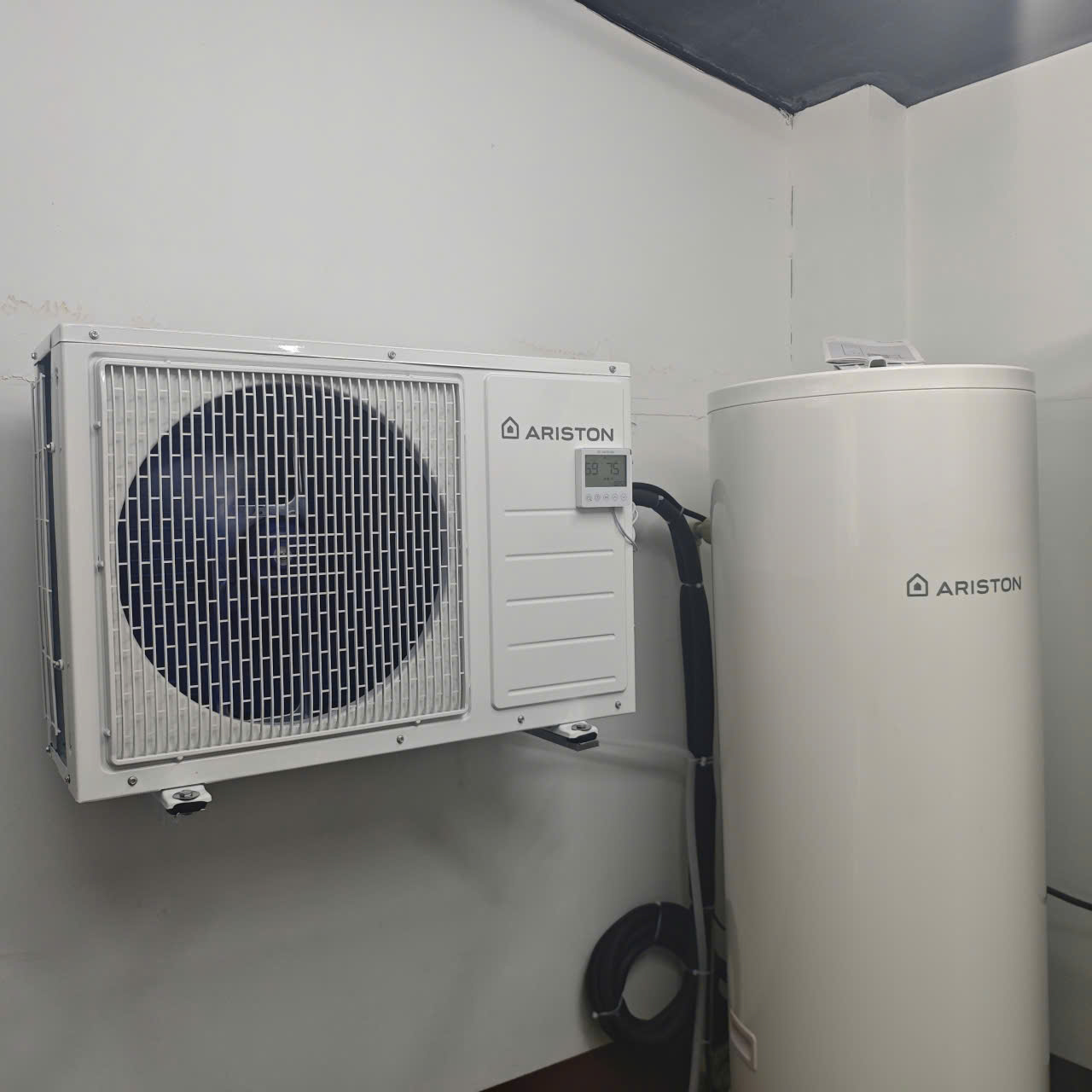 Máy bơm nhiệt nước nóng Ariston 200L NUOS SPLIT PW 200